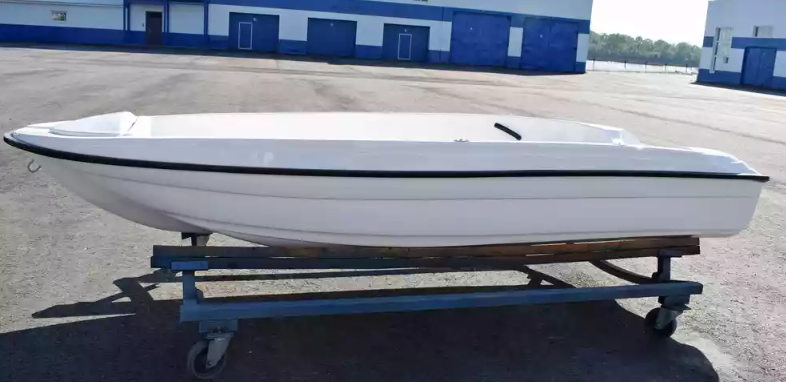 Стеклопластиковая лодка Пингвин (тримаран) в Уфе