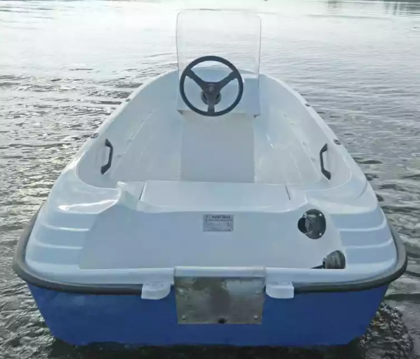 Стеклопластиковая лодка Пингвин с консолью (тримаран) в Уфе