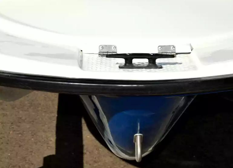 Стеклопластиковая лодка Пингвин с консолью (тримаран) в Уфе