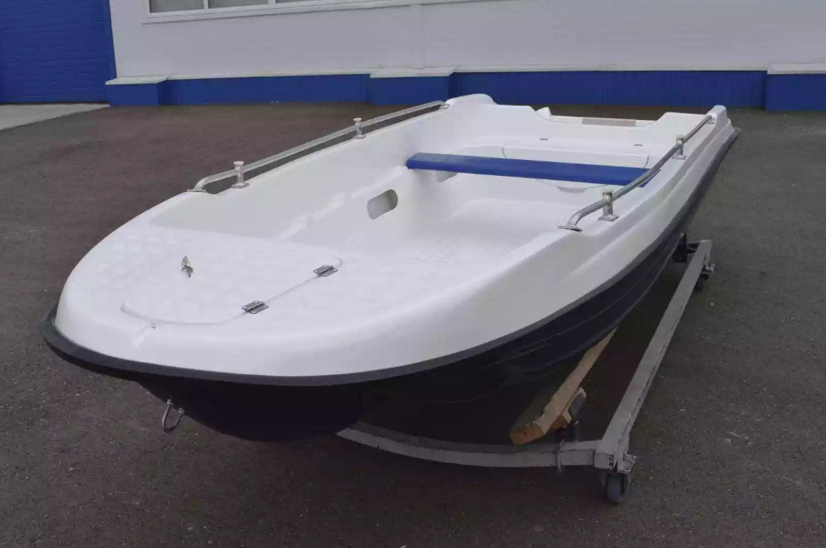 Стеклопластиковая лодка Пингвин New (тримаран) в Уфе
