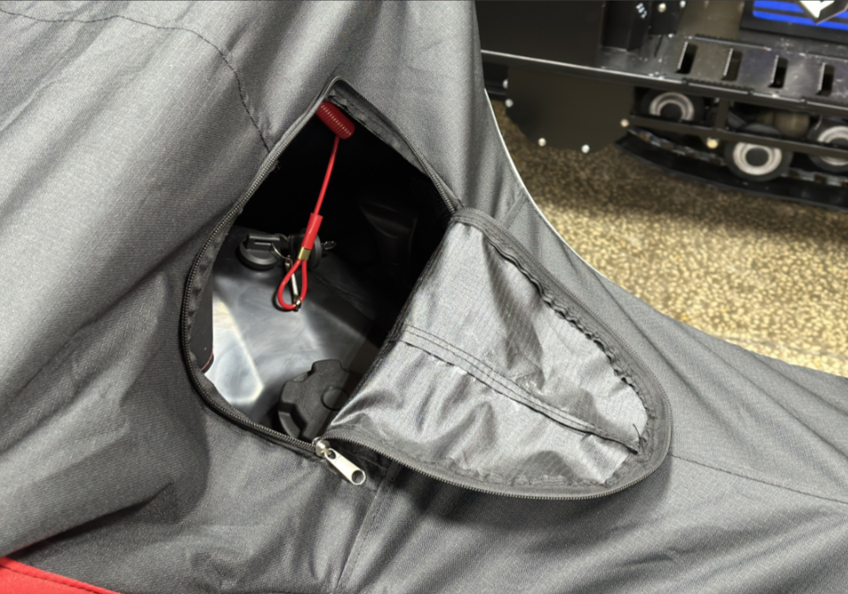 Чехол транспорт. снегохода IKUDZO HUNTER черно-красный Оксфорд ПРЕМИУМ качества с лого IKUDZO в Уфе