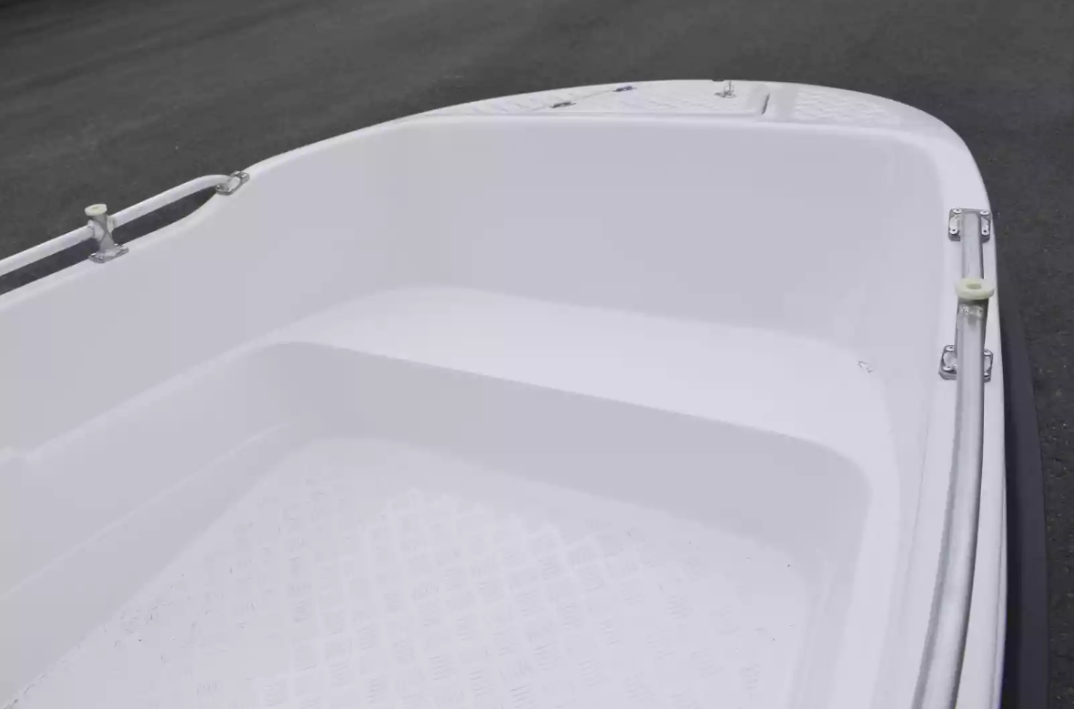 Стеклопластиковая лодка Пингвин New (тримаран) в Уфе