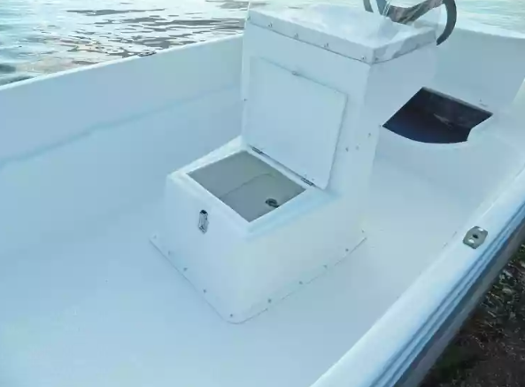 Стеклопластиковая лодка Пингвин с консолью (тримаран) в Уфе