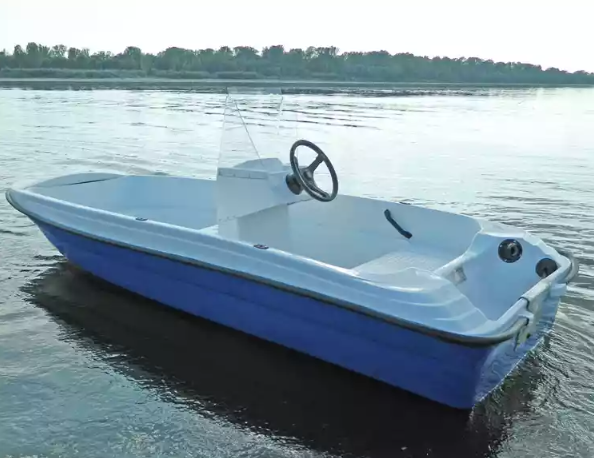 Стеклопластиковая лодка Пингвин с консолью (тримаран) в Уфе