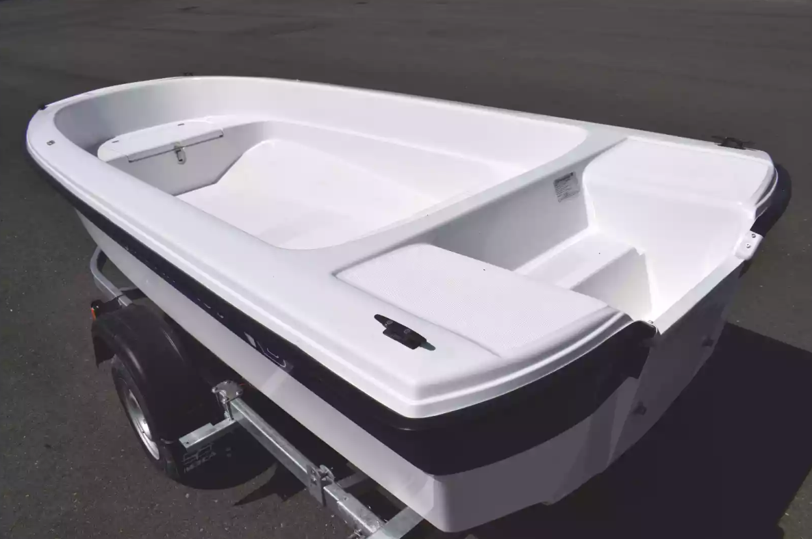 Стеклопластиковая лодка Wyatboat 430 тримаран в Уфе